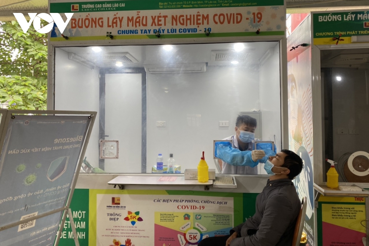 Buồng lấy mẫu xét nghiệm Covid-19 "đặc biệt" ở Lào Cai